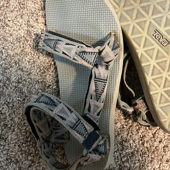 Tevas - Picture 3 of 3